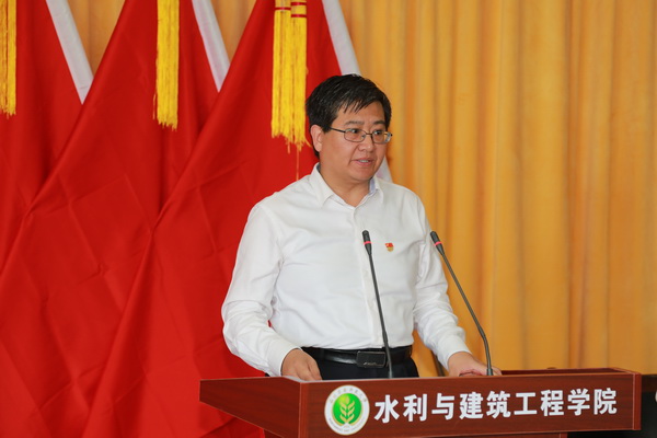 f0b230d2f4b54c048f1821417e19f7b4.jpg 胡笑涛1.jpg